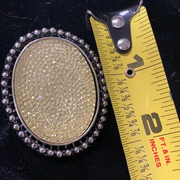 Vintage Acrylic Yellow/silver pendant necklace with matching pierced earrings - Picture 10 of 12